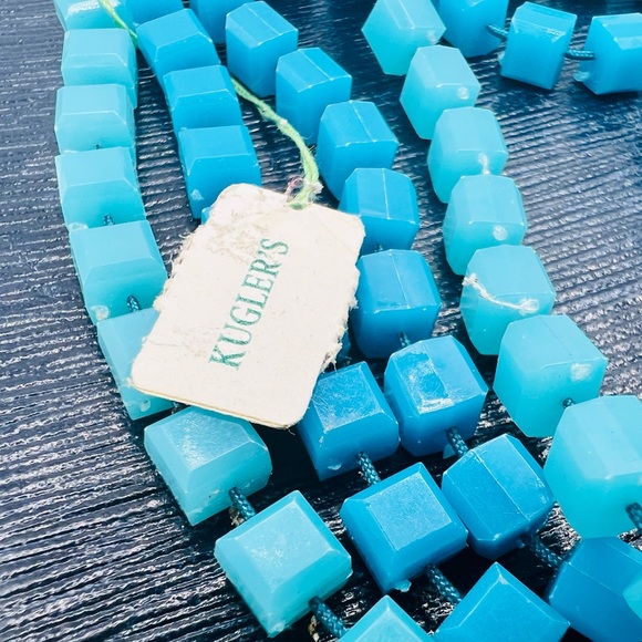 Vintage new old stock plastic cube beads wrap necklace turquoise aqua - Picture 9 of 9
